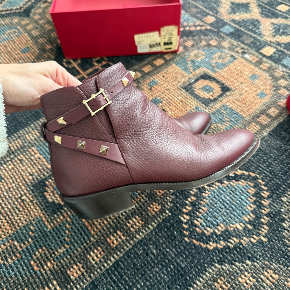 Valentino Garavani Burgundy Heeled Boots - Picture 9 of 15